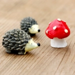 3Pc/Set Garden Moss Resin Crafts Artificial Mini Hedgehog Red Dot Mushroom Miniature Ornament Hedgehog Fairy Garden Home Decor